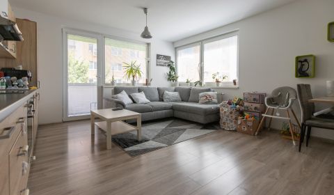 Kiadó 2 szobás lakás, 2 szobás lakás, Rustaveliho, Bratislava - Rača, 