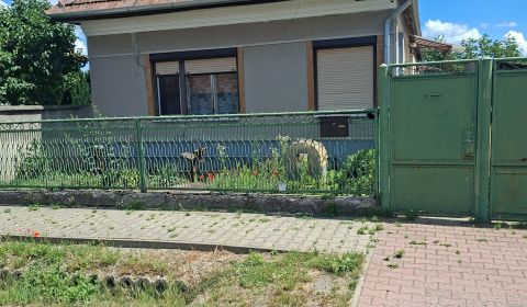 Eladó Családi ház, Családi ház, Bešeňov, Nové Zámky, Szlovákia