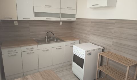 Kiadó 2 szobás lakás, 2 szobás lakás, Nové Zámky, Szlovákia
