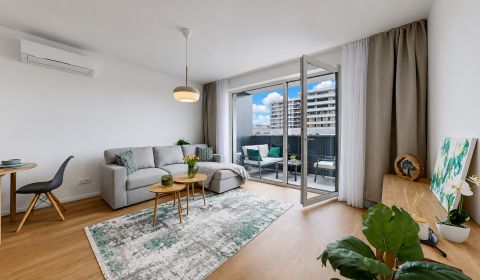 Trnava- Bútorozott 2 szobás apartman parkolóval és erkéllyel egy telje