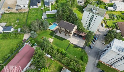 ELADÓ Építési sík telek közművekkel családi HÁZ számára 2554m2 Kováčov