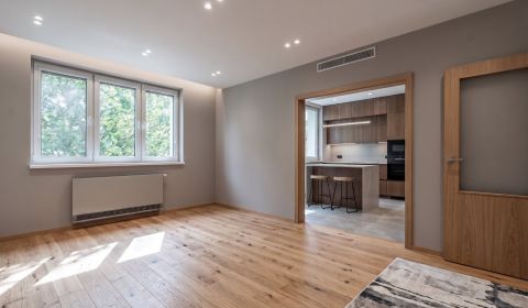 Eladó 3 szobás lakás, 3 szobás lakás, Hradištná, Bratislava - Devínska