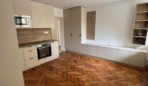 Eladó 3 szobás lakás, 3 szobás lakás, Medená, Bratislava - Staré Mesto