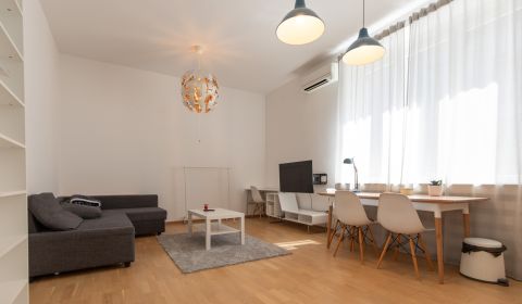 Kiadó 2 szobás lakás, 2 szobás lakás, Námestie 1. mája, Bratislava - S