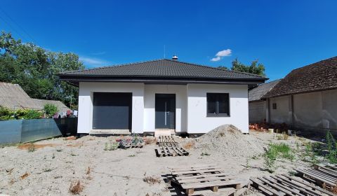 Modern családi ház eladó Bodza községben, nyugodt környezetben