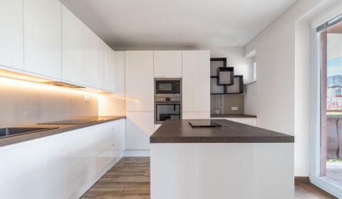Eladó 3 szobás lakás, 3 szobás lakás, Záhradnícka, Bratislava - Ružino