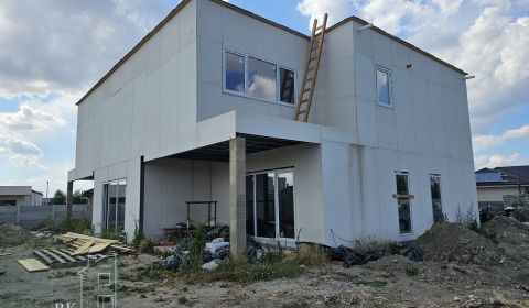 Eladó Családi ház, Családi ház, Senec, Szlovákia