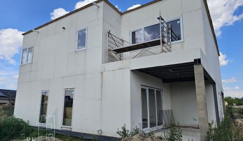 Eladó 3 szobás lakás, 3 szobás lakás, Lichnerova, Senec, Szlovákia