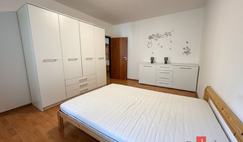 Eladó 2 szobás lakás, Žiar nad Hronom, Szlovákia