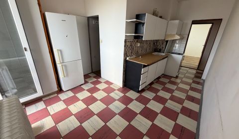 Eladó 2 szobás lakás, 2 szobás lakás, Bernolákova, Topoľčany, Szlováki