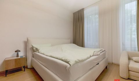 Kiadó 2 szobás lakás, Bratislava - Staré Mesto, Szlovákia
