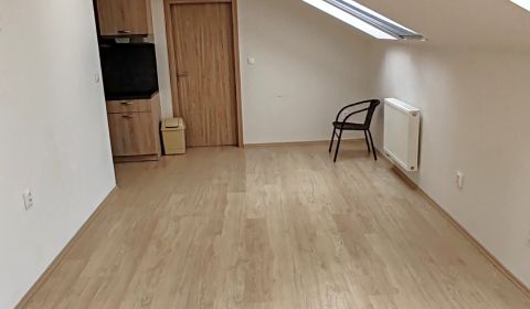 Kiadó 3 szobás lakás, 3 szobás lakás, Sústružnícka, Komárno, Szlovákia
