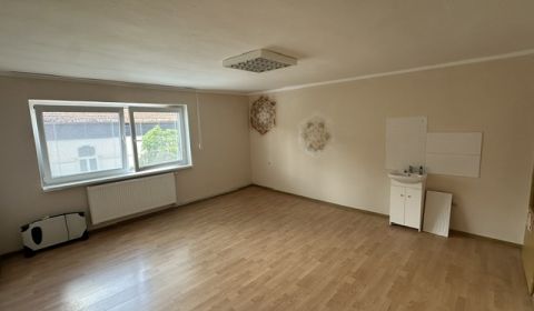 Kiadó Irodahelység, Irodahelység, Lučenec, Szlovákia