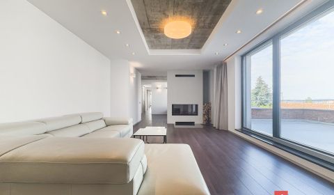 Kiadó 4 szobás lakás, Bratislava - Nové Mesto, Szlovákia