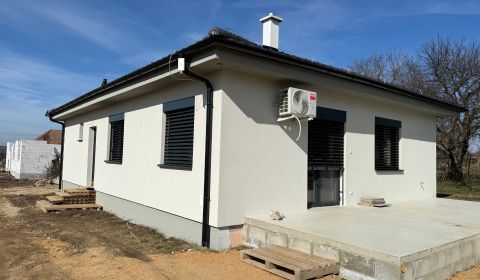 Eladó Családi ház, Családi ház, Topoľčany, Szlovákia