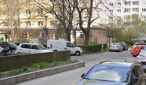 Eladó 4 szobás lakás, 4 szobás lakás, Krížna, Bratislava - Staré Mesto