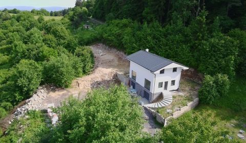 Eladó Családi ház, Családi ház, Banská Bystrica, Szlovákia