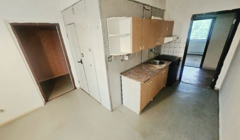 Eladó 2 szobás lakás, 2 szobás lakás, Bánovce nad Bebravou, Szlovákia