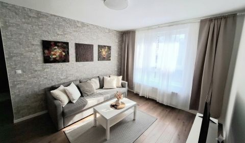Kiadó 2 szobás lakás, 2 szobás lakás, Bratislava - Dúbravka, Szlovákia