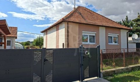 Eladó Családi ház, Családi ház, Topoľčany, Szlovákia