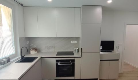 Eladó 3 szobás lakás, 3 szobás lakás, A.Gwerkovej, Bratislava - Petrža