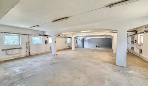 Biztonságos és jól megközelíthető raktárhelyiség Višňovében