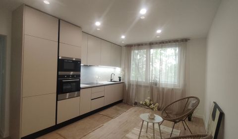 Eladó 4 szobás lakás, 4 szobás lakás, Exnárova, Bratislava - Ružinov, 