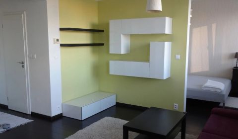 Eladó 2 szobás lakás, 2 szobás lakás, Záporožská, Bratislava - Petržal