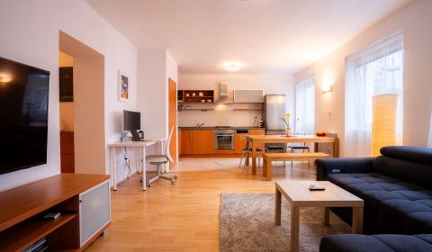 Eladó 4 szobás lakás, 4 szobás lakás, Teplická, Bratislava - Nové Mest