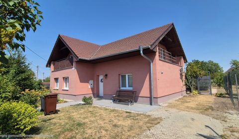 Eladó Családi ház, Családi ház, Cintorínska, Nové Zámky, Szlovákia
