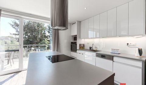 Kiadó 3 szobás lakás, Bratislava - Nové Mesto, Szlovákia
