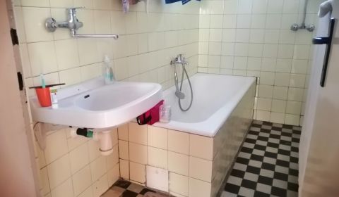 Eladó Családi ház, Családi ház, Hlohovec, Szlovákia