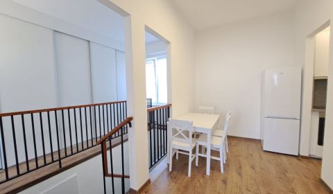 Kiadó 3 szobás lakás, 3 szobás lakás, Námestie sv. Egídia, Poprad, Szl