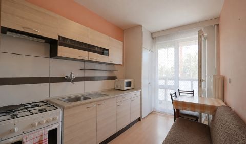 Eladó 3 szobás lakás, 3 szobás lakás, Lánska, Považská Bystrica, Szlov