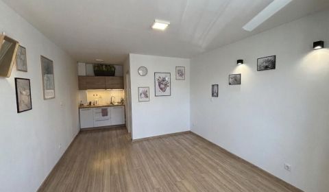 Kiadó Irodahelység, Irodahelység, Rovná, Poprad, Szlovákia