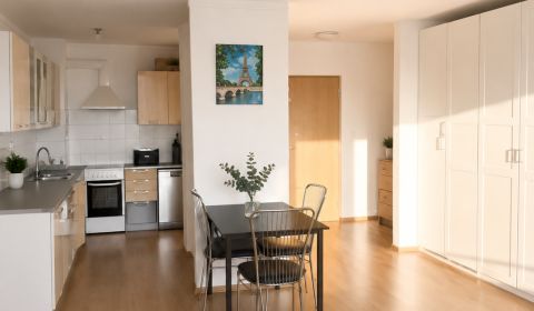 Eladó 4 szobás lakás, 4 szobás lakás, Bratislava - Nové Mesto, Szlovák