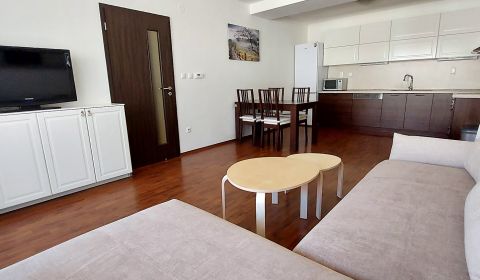 Kiadó 3 szobás lakás, 3 szobás lakás, Bakossova, Banská Bystrica, Szlo