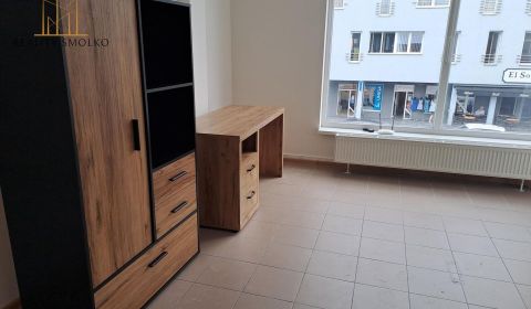 Kiadó Irodahelység, Irodahelység, Námestie Slobody, Humenné, Szlovákia