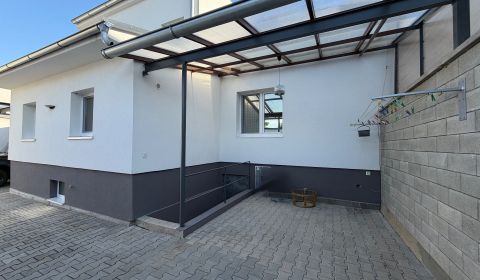 Eladó Családi ház, Családi ház, Senec, Szlovákia