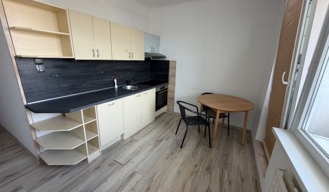 Eladó 2 szobás lakás, 2 szobás lakás, Streďanská, Topoľčany, Szlovákia