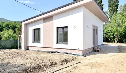 Eladó Családi ház, Családi ház, Nitra, Szlovákia