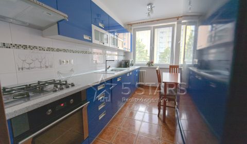Eladó 3 szobás lakás, 3 szobás lakás, Šafárikova, Trenčín, Szlovákia