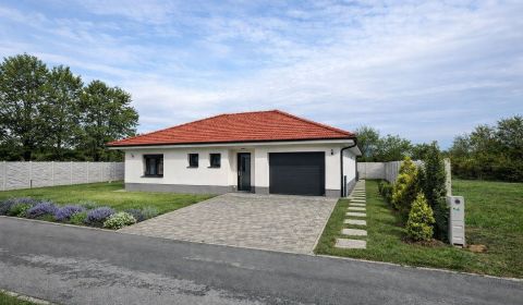 Eladó Családi ház, Családi ház, Senec, Szlovákia