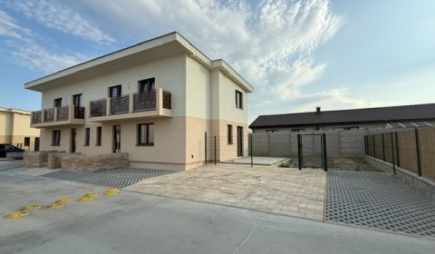 Eladó Családi ház, Családi ház, Platanová, Senec, Szlovákia