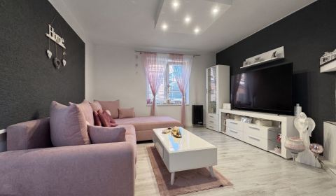 Eladó Családi ház, Családi ház, Ľudmily Podjavorinskej, Nové Mesto nad