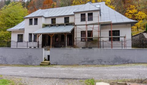 Eladó Családi ház, Családi ház, Banská Bystrica, Szlovákia