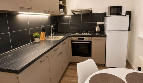 Kiadó 2 szobás lakás, 2 szobás lakás, Námestie Ľudovita Fullu, Žilina,