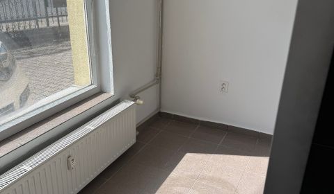 Kiadó Üzlethelység, Üzlethelység, Saratovská, Levice, Szlovákia