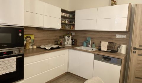 Eladó 3 szobás lakás, 3 szobás lakás, Smolenická, Bratislava - Petržal