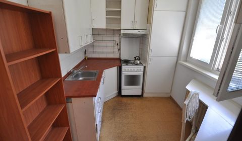 Eladó 3 szobás lakás, 3 szobás lakás, Veternicová, Bratislava - Karlov